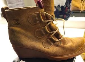 Sorel Toronto Lace Wedge Booties Womens Size 9 PRE-LOVED